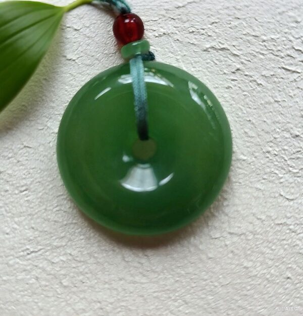 D117 Pendant Necklace: Green Harmony Circle