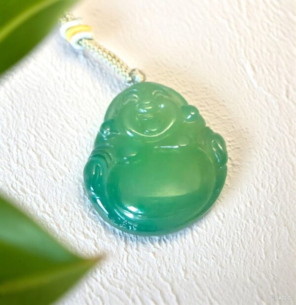 D119 Pendant Necklace: Green Joyful Spirit